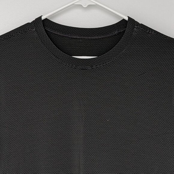 Lululemon - Men's Short Sleeve - Picture 3 of 7